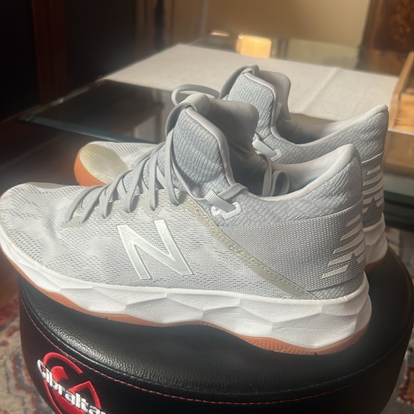 New Balance Freeze V2 Mens Size 8 Lacrosse Shoes White Gum FREEZBW2 EUC!